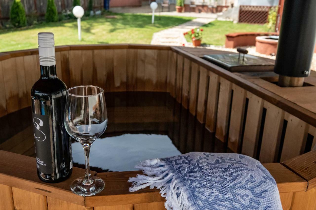 Vadszőlő Apartmanház Gyomaendrőd Kültér fotó
